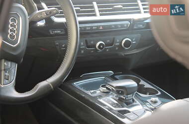 Позашляховик / Кросовер Audi Q7 2017 в 