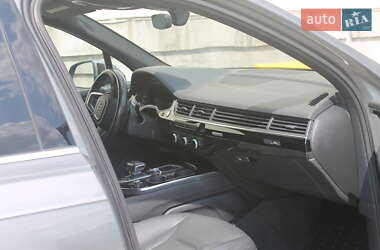 Позашляховик / Кросовер Audi Q7 2017 в 