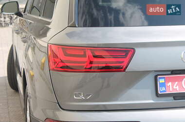 Позашляховик / Кросовер Audi Q7 2017 в 