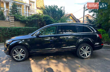 Позашляховик / Кросовер Audi Q7 2015 в 