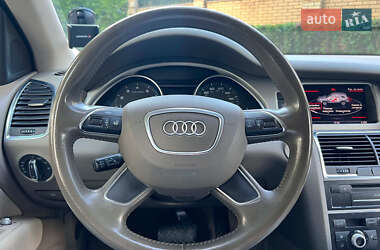 Позашляховик / Кросовер Audi Q7 2015 в 