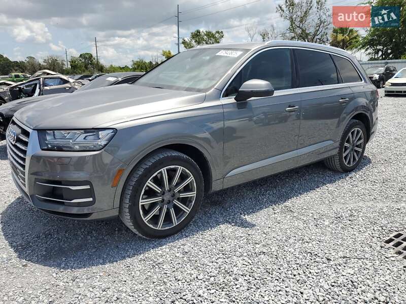 Внедорожник / Кроссовер Audi Q7 2016 в 