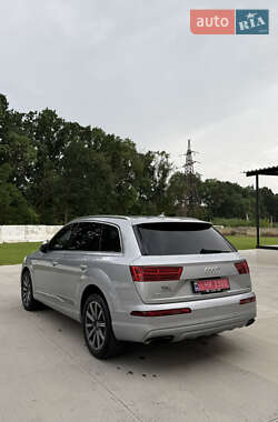 Внедорожник / Кроссовер Audi Q7 2017 в 
