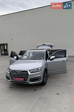 Внедорожник / Кроссовер Audi Q7 2017 в 