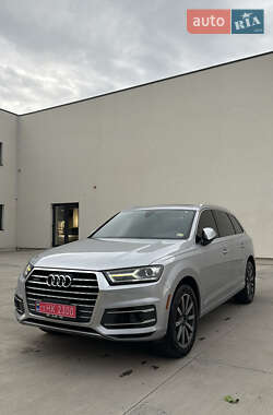 Внедорожник / Кроссовер Audi Q7 2017 в 