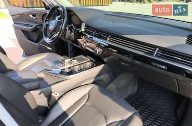 Внедорожник / Кроссовер Audi Q7 2015 в 