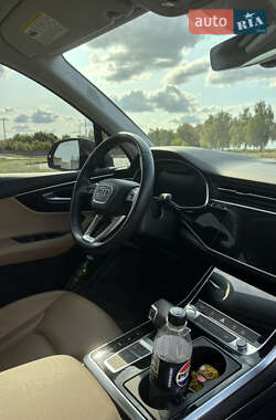 Внедорожник / Кроссовер Audi Q7 2019 в 