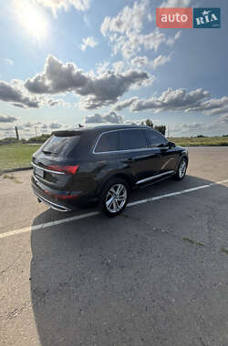 Внедорожник / Кроссовер Audi Q7 2019 в 