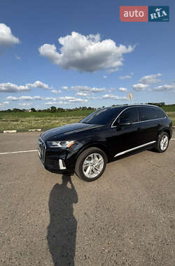 Внедорожник / Кроссовер Audi Q7 2019 в 