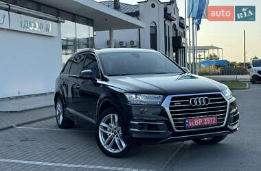 Внедорожник / Кроссовер Audi Q7 2017 в 