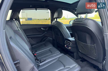 Внедорожник / Кроссовер Audi Q7 2017 в 