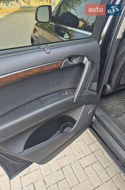 Позашляховик / Кросовер Audi Q7 2011 в 
