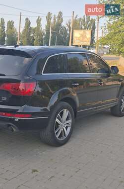 Позашляховик / Кросовер Audi Q7 2011 в 