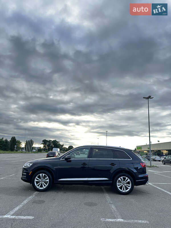 Позашляховик / Кросовер Audi Q7 2016 в Києві