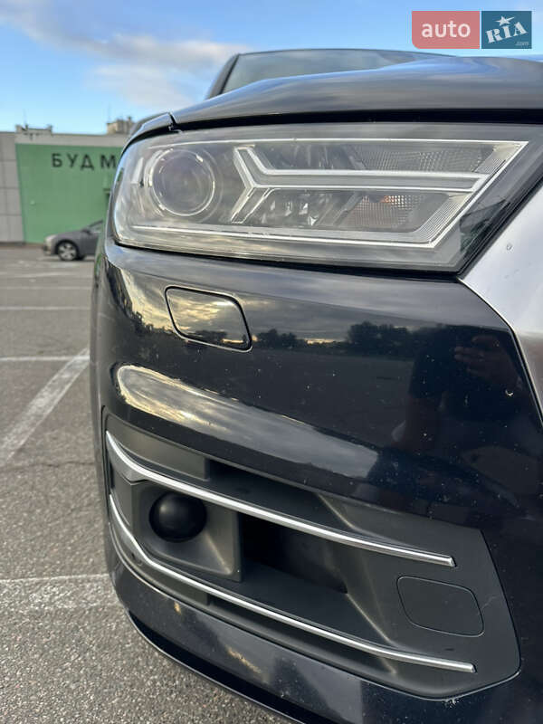 Позашляховик / Кросовер Audi Q7 2016 в Києві
