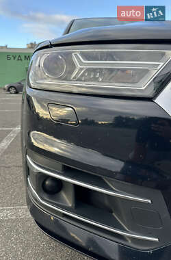 Позашляховик / Кросовер Audi Q7 2016 в 