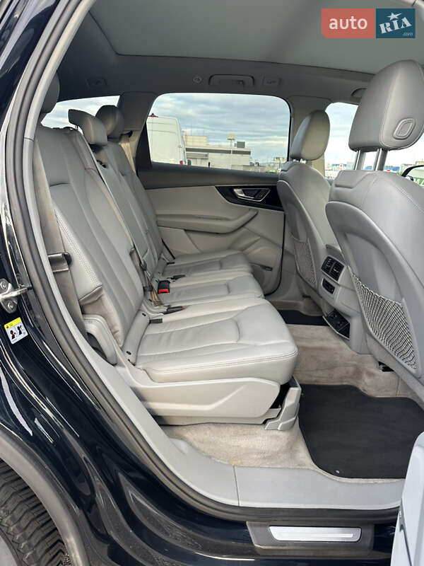 Позашляховик / Кросовер Audi Q7 2016 в Києві