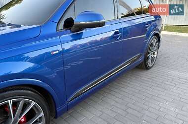 Внедорожник / Кроссовер Audi Q7 2016 в 