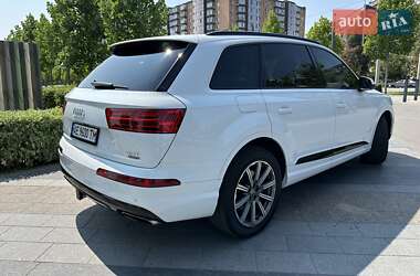 Внедорожник / Кроссовер Audi Q7 2017 в 