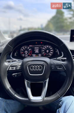 Внедорожник / Кроссовер Audi Q7 2018 в 
