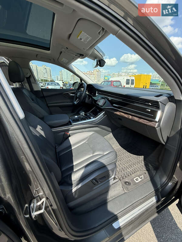 Внедорожник / Кроссовер Audi Q7 2019 в Киеве фото 23 Внедорожник / Кроссовер Audi Q7 2019 в Киеве