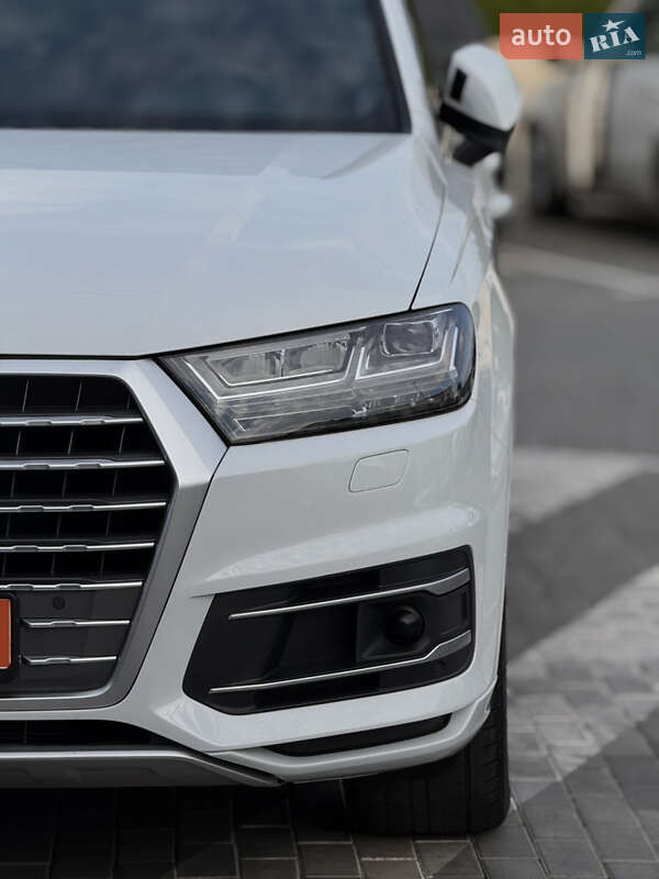 Внедорожник / Кроссовер Audi Q7 2016 в Ровно