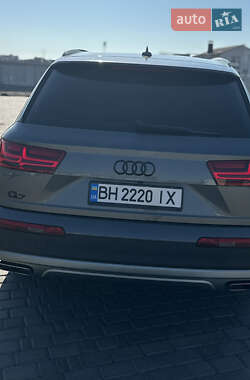 Позашляховик / Кросовер Audi Q7 2016 в 