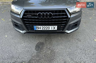 Позашляховик / Кросовер Audi Q7 2016 в 