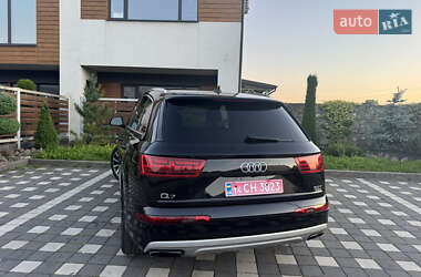 Внедорожник / Кроссовер Audi Q7 2017 в 