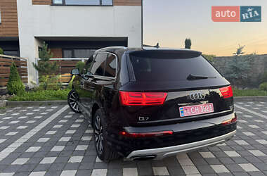 Внедорожник / Кроссовер Audi Q7 2017 в 
