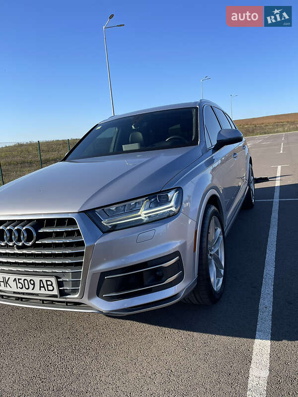 Позашляховик / Кросовер Audi Q7 2018 в Рівному
