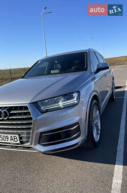 Внедорожник / Кроссовер Audi Q7 2018 в 