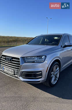 Внедорожник / Кроссовер Audi Q7 2018 в 