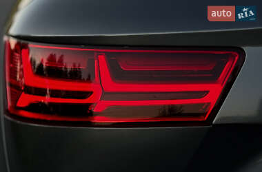 Внедорожник / Кроссовер Audi Q7 2017 в 