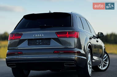 Внедорожник / Кроссовер Audi Q7 2017 в 