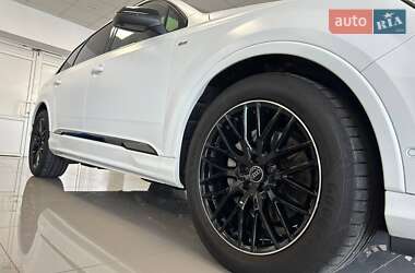 Позашляховик / Кросовер Audi Q7 2023 в 