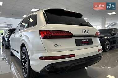 Позашляховик / Кросовер Audi Q7 2023 в 