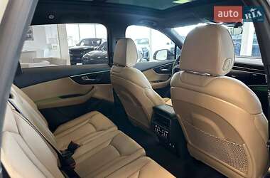 Позашляховик / Кросовер Audi Q7 2023 в 