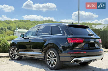 Внедорожник / Кроссовер Audi Q7 2016 в 