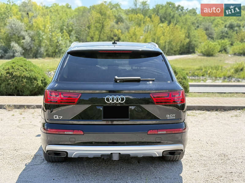 Внедорожник / Кроссовер Audi Q7 2016 в Днепре