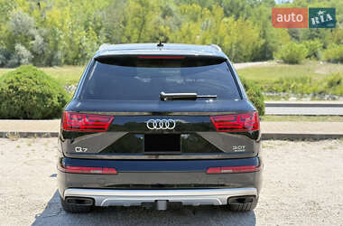 Внедорожник / Кроссовер Audi Q7 2016 в 