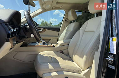 Внедорожник / Кроссовер Audi Q7 2016 в 