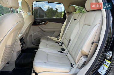 Внедорожник / Кроссовер Audi Q7 2016 в 