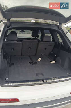 Внедорожник / Кроссовер Audi Q7 2021 в 