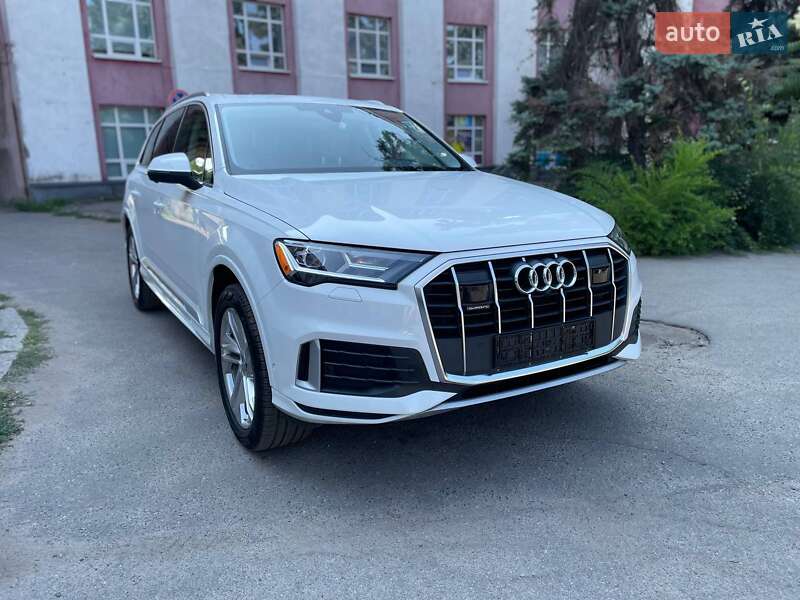 Внедорожник / Кроссовер Audi Q7 2023 в 