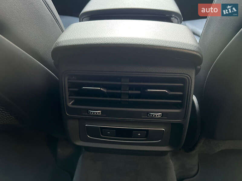Позашляховик / Кросовер Audi Q7 2019 в Києві фото 101 Позашляховик / Кросовер Audi Q7 2019 в Києві