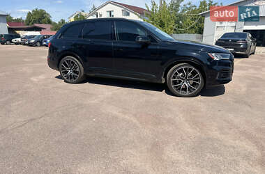 Внедорожник / Кроссовер Audi Q7 2020 в 