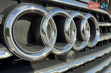Внедорожник / Кроссовер Audi Q7 2017 в 