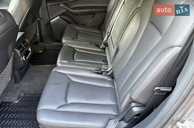 Внедорожник / Кроссовер Audi Q7 2017 в 