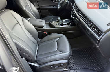 Внедорожник / Кроссовер Audi Q7 2017 в 